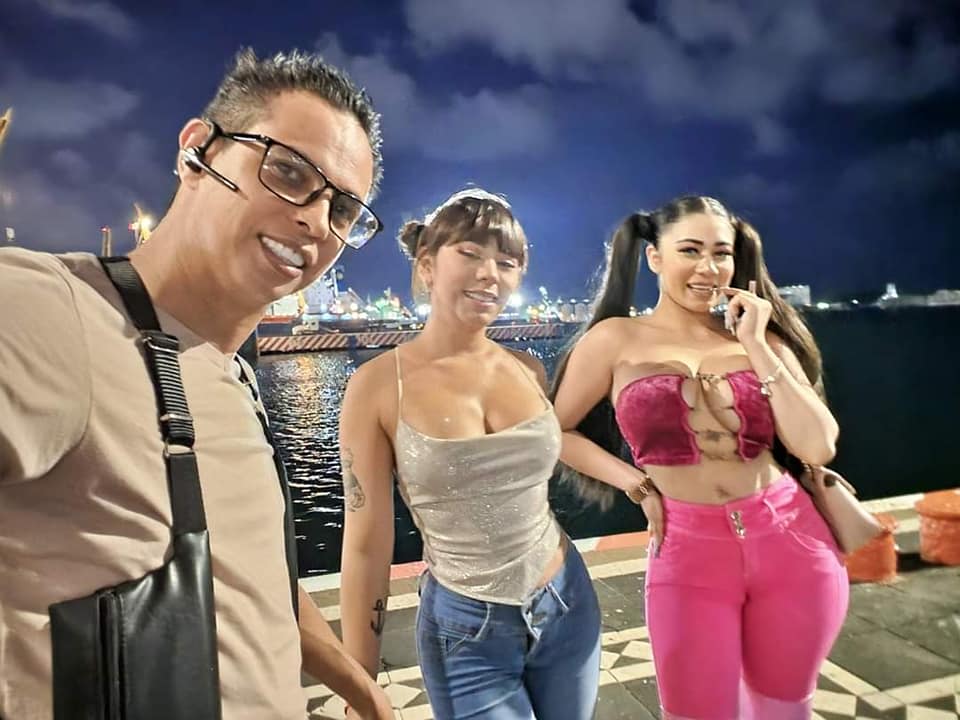 Urbis Llega a Veracruz Alex Marín con sus dos novias