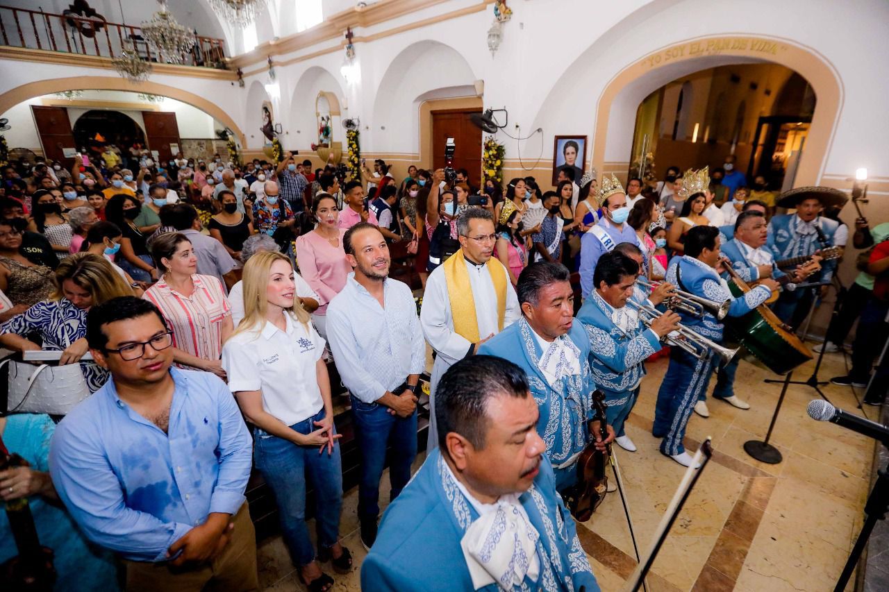 Urbis Alcalde JM Unánue y Paty Lobeira acompañan a boqueños en la