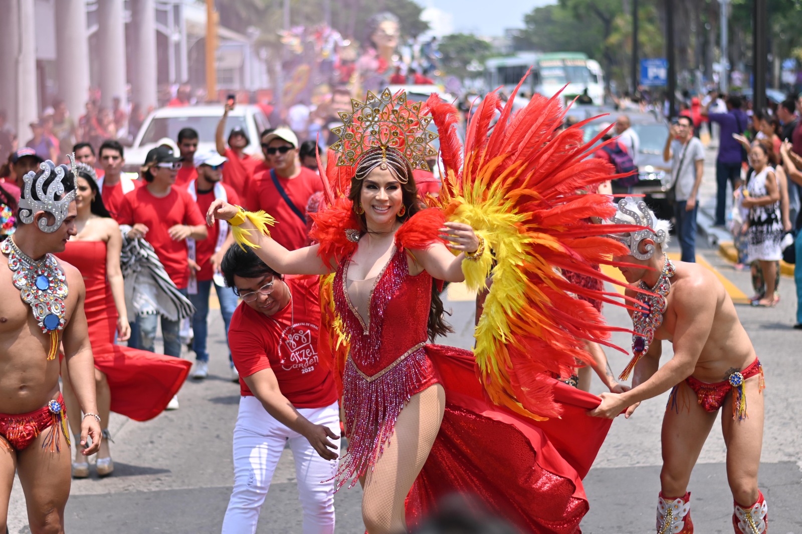 Urbis Itzel Cárdenas oficializa su inscripción como candidata a reina